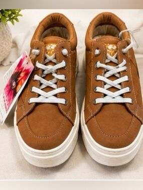Roxy Women’s Sheilah Platform Sneakers Size 6.5 NWT